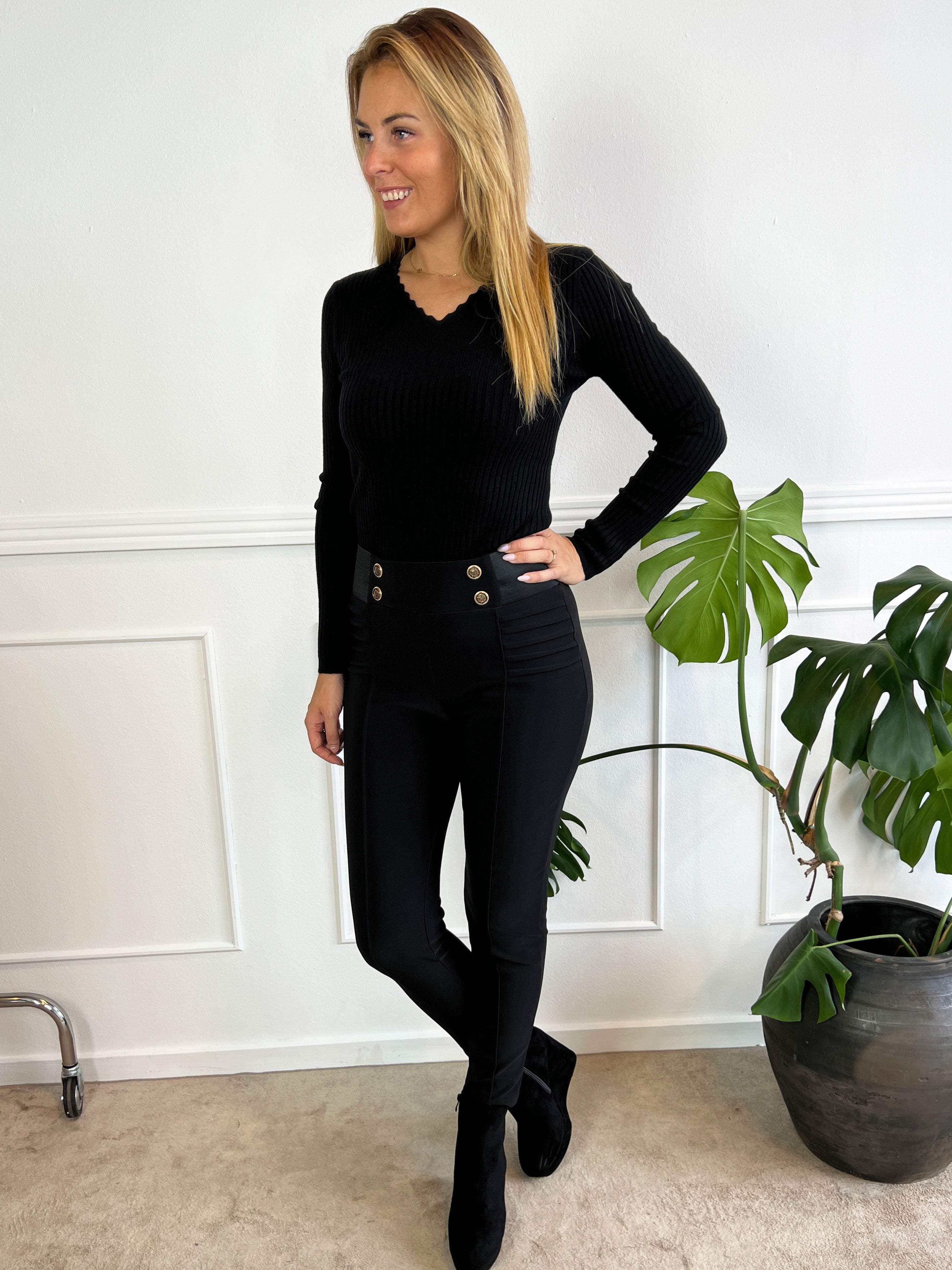 Akulina - Sorte leggings med guld knapper